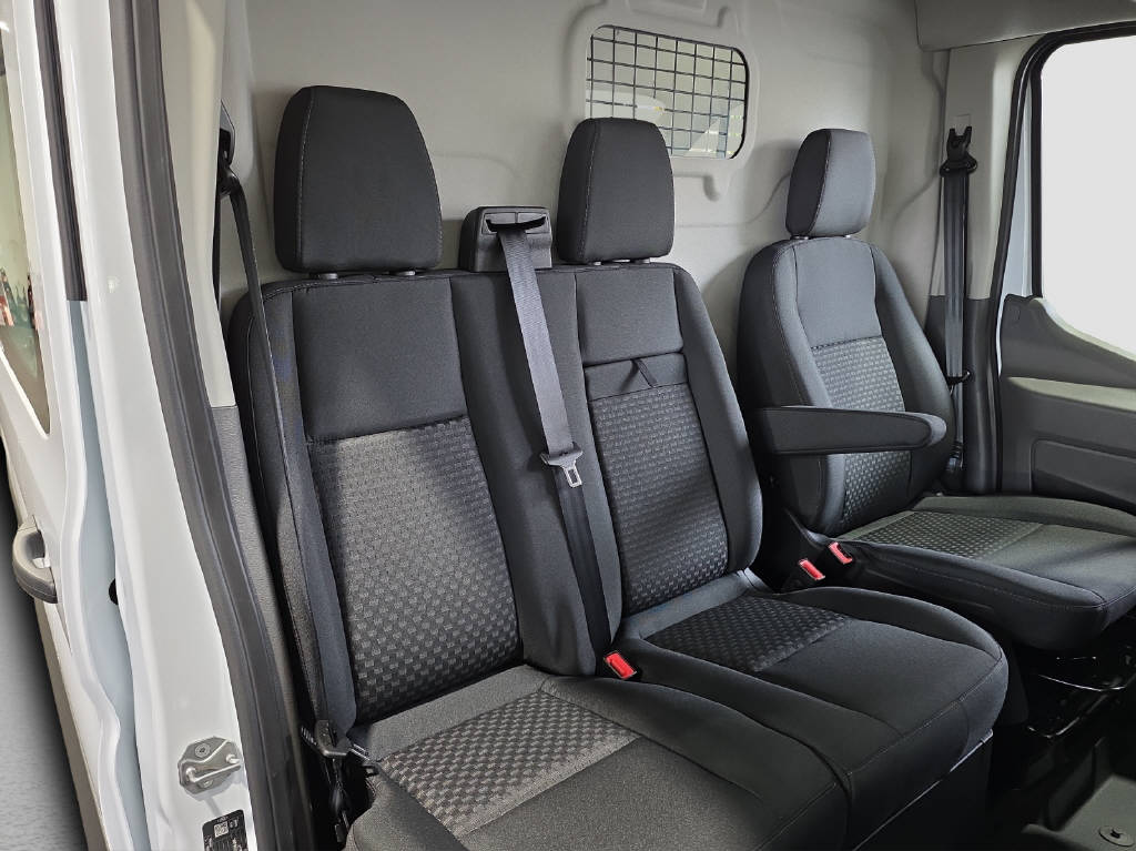 imho8269_2806326 vehicle image