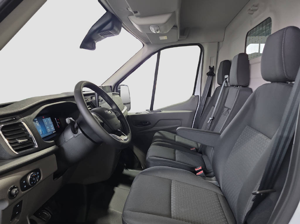 imho8269_2806326 vehicle image