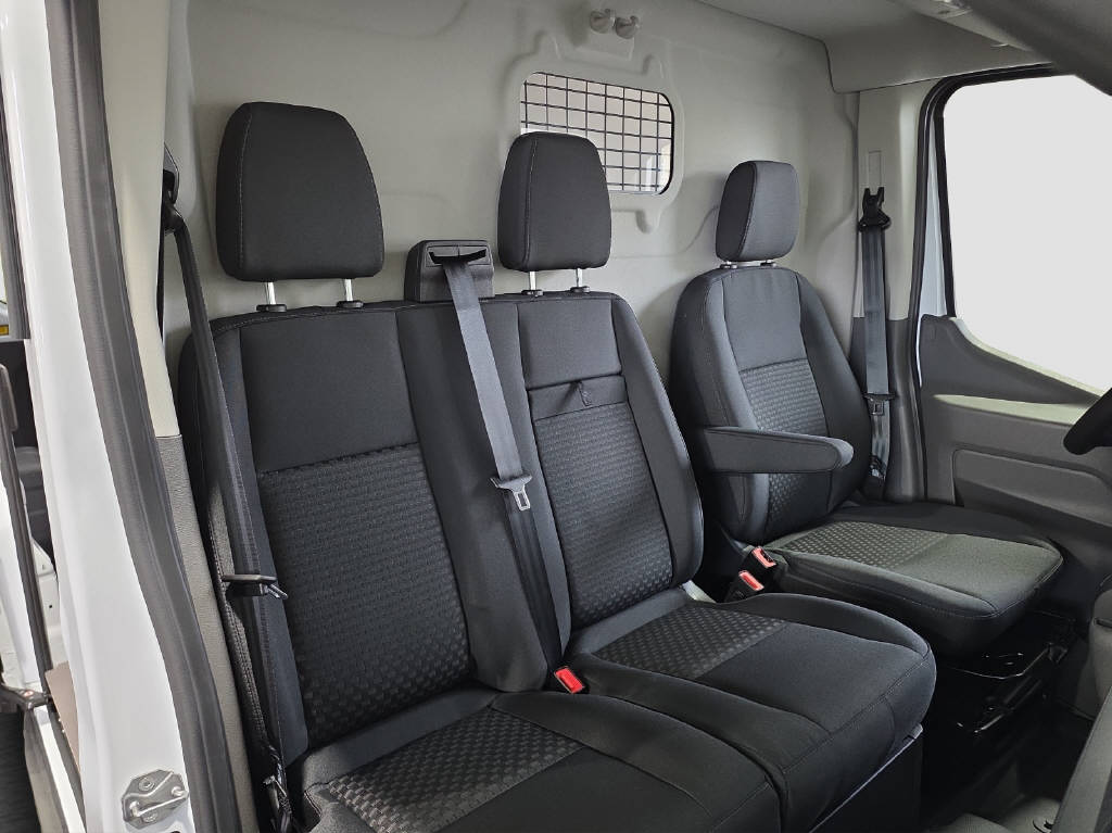 imho8269_2806327 vehicle image