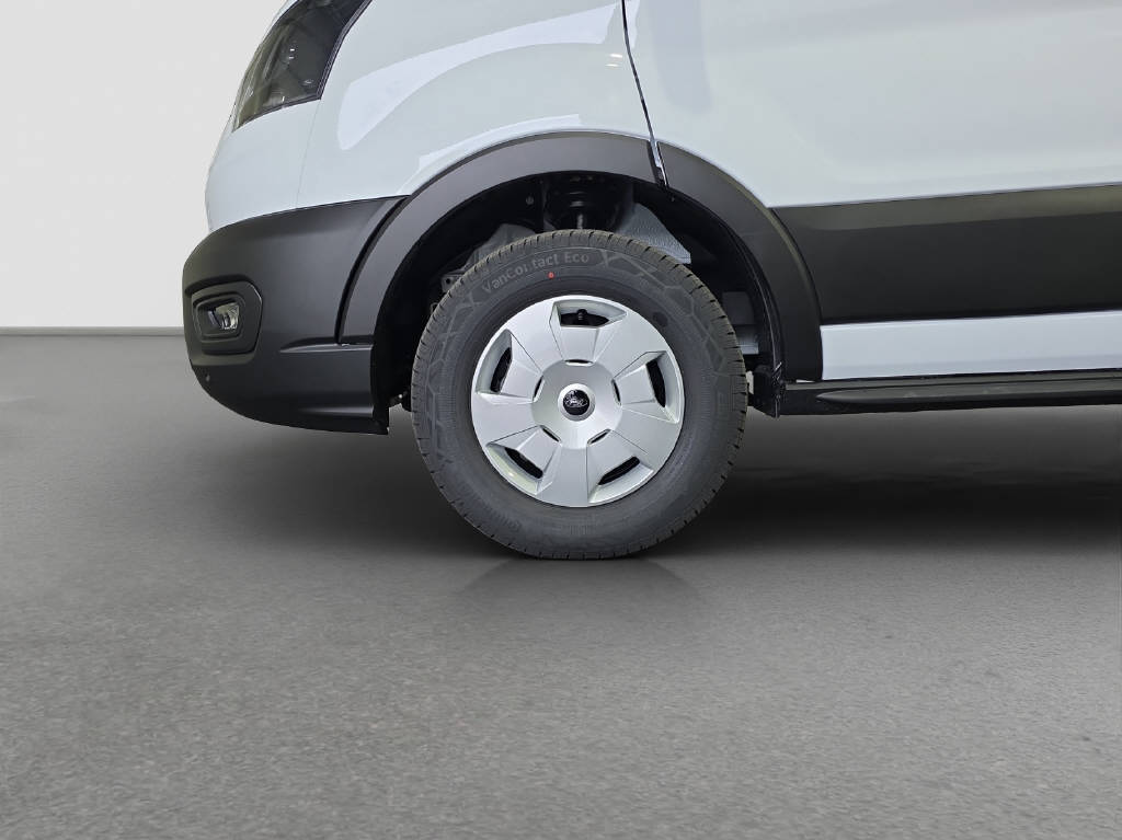 imho8269_2806327 vehicle image