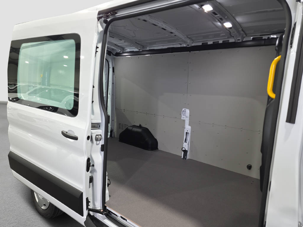 imho8269_2806327 vehicle image