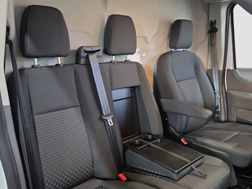 imho8269_2805768 vehicle image