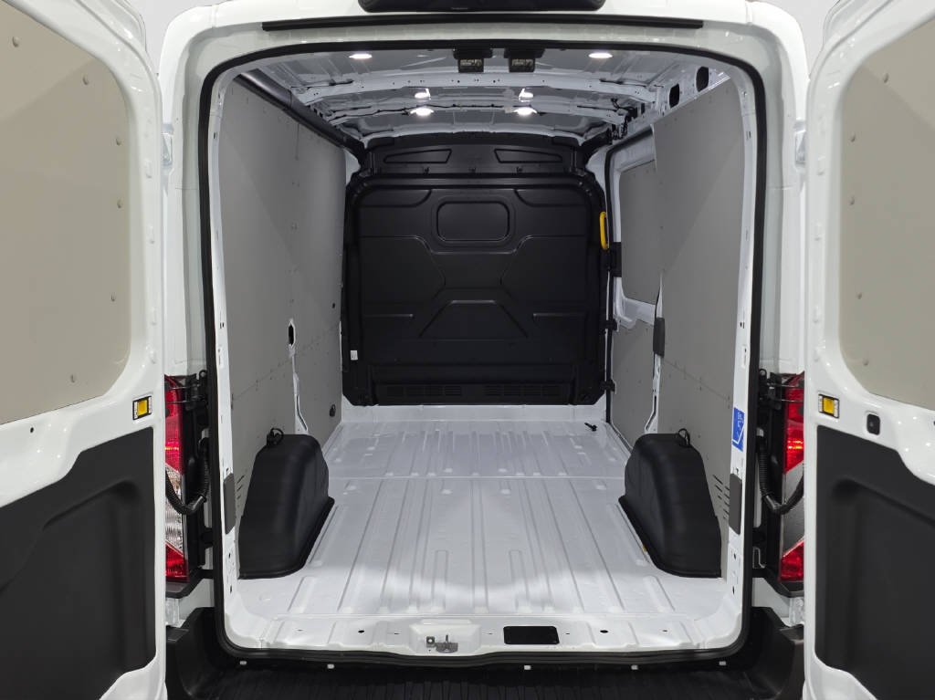 imho8269_2805768 vehicle image