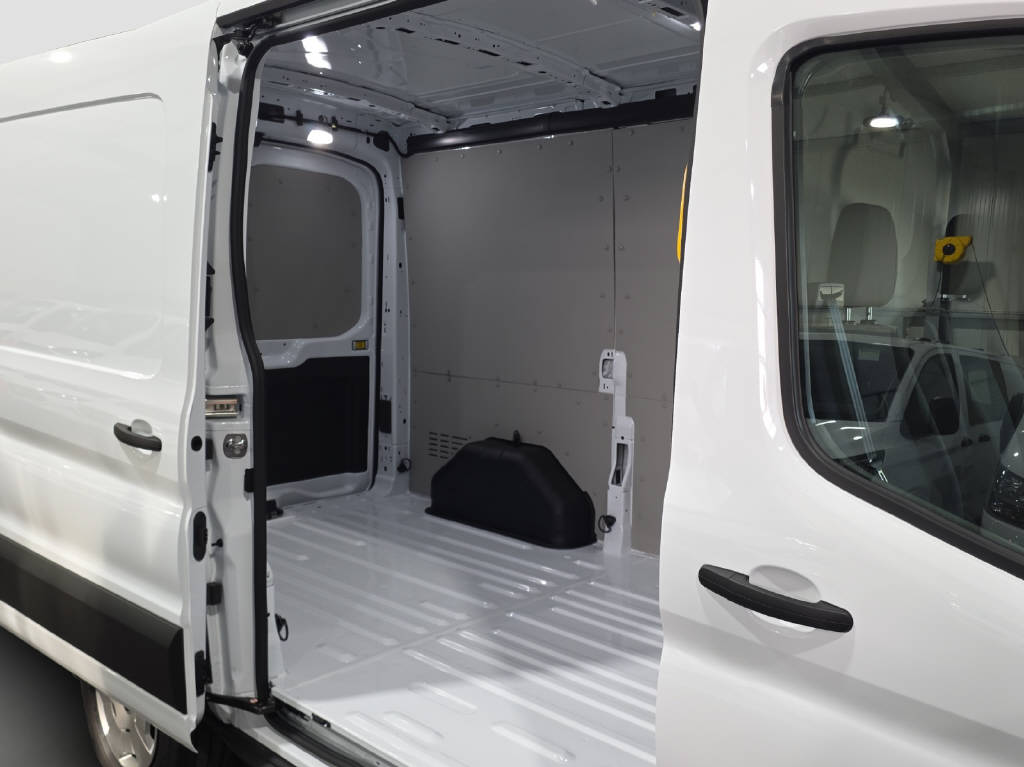 imho8269_2805768 vehicle image