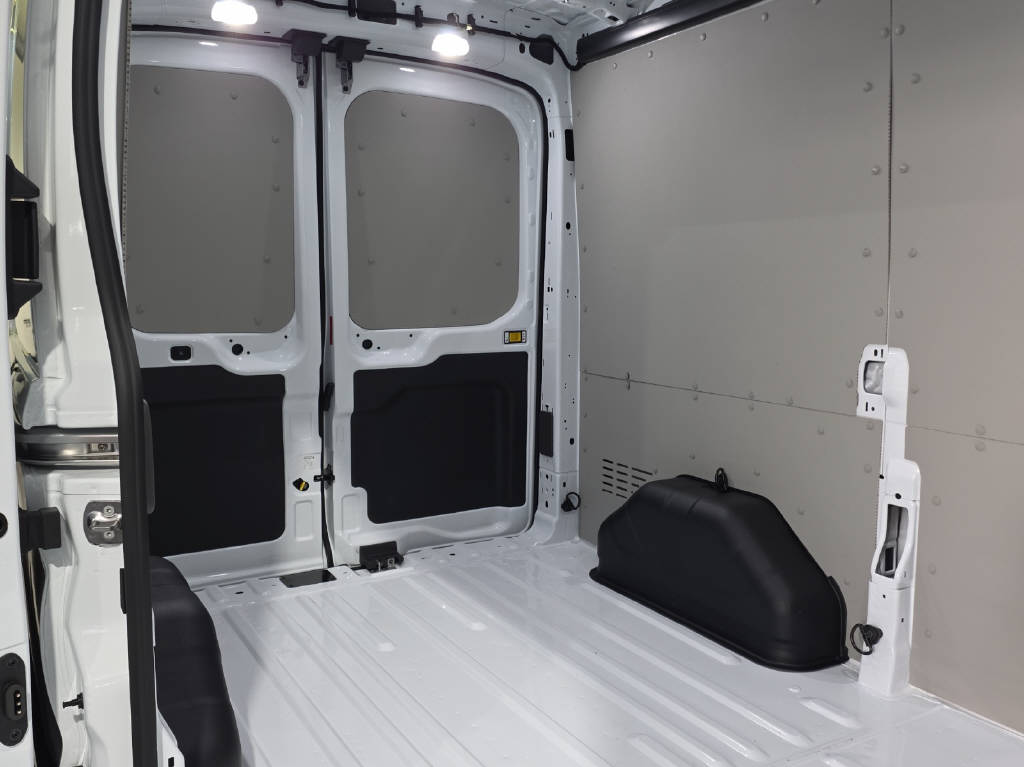 imho8269_2805768 vehicle image