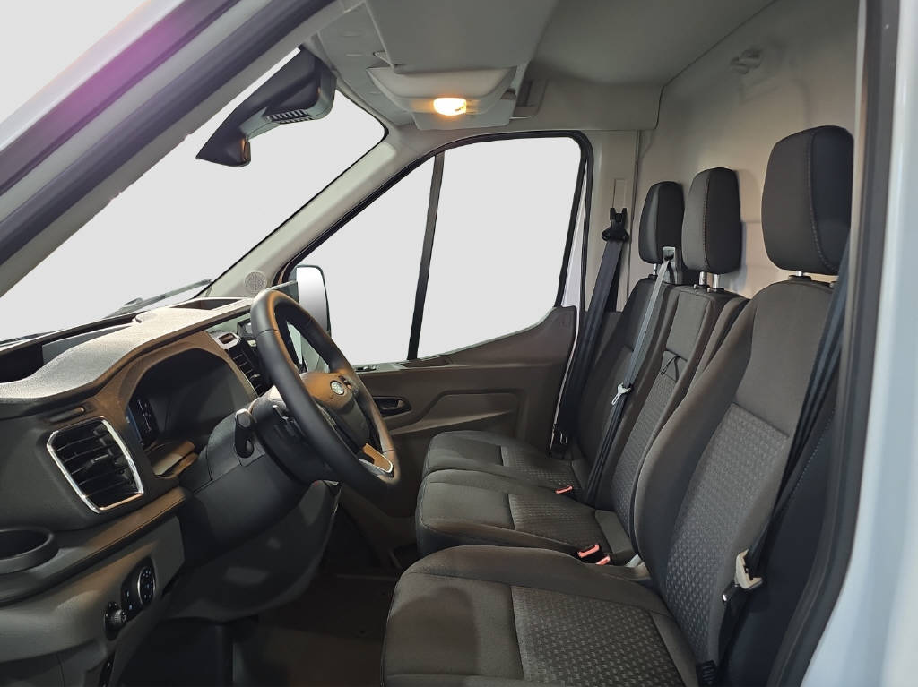 imho8269_2805768 vehicle image