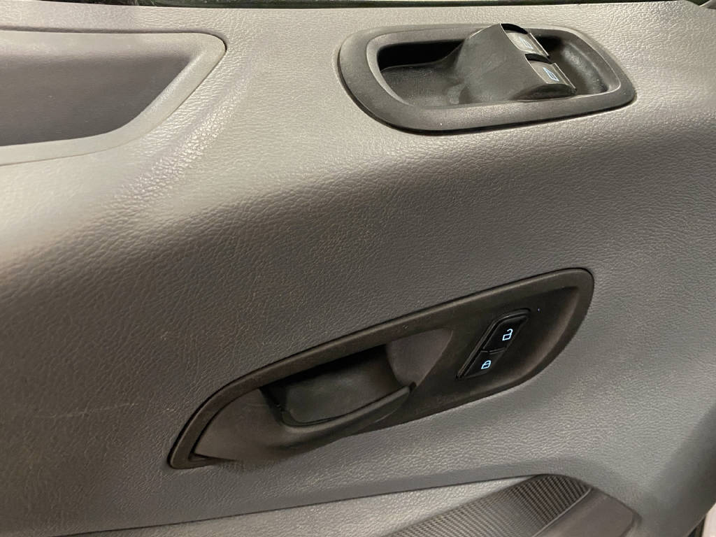 imho8269_2806330 vehicle image