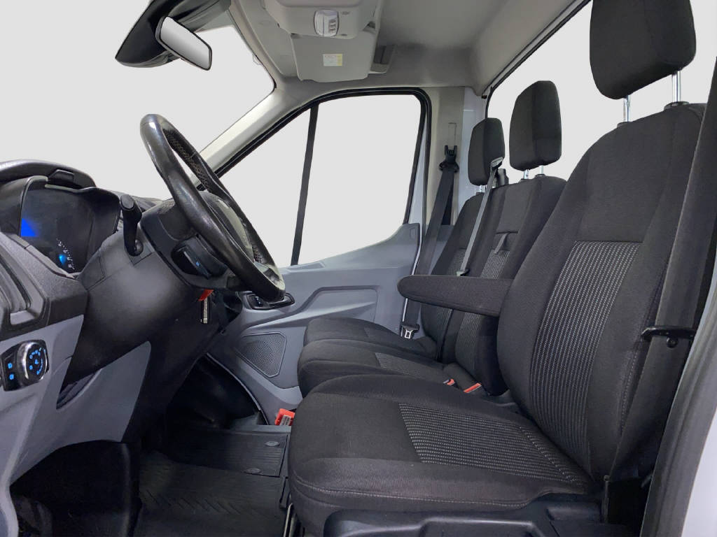 imho8269_2806330 vehicle image