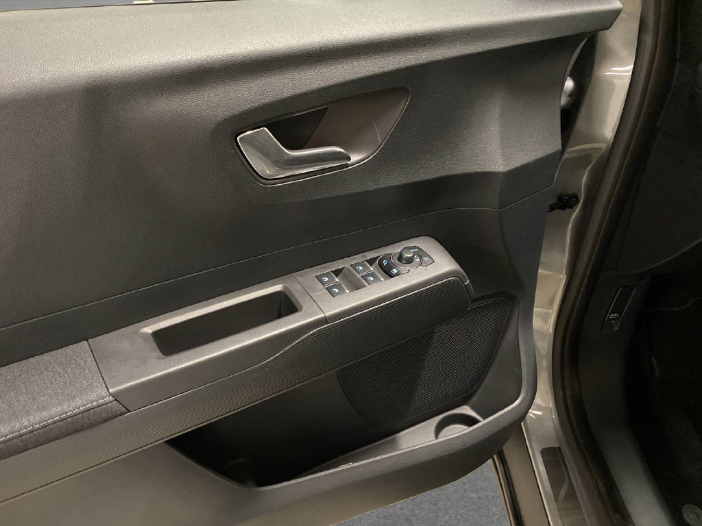 imho8269_2805772 vehicle image