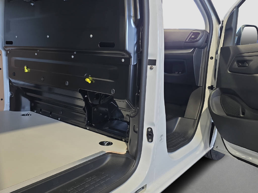 imho8269_2805776 vehicle image