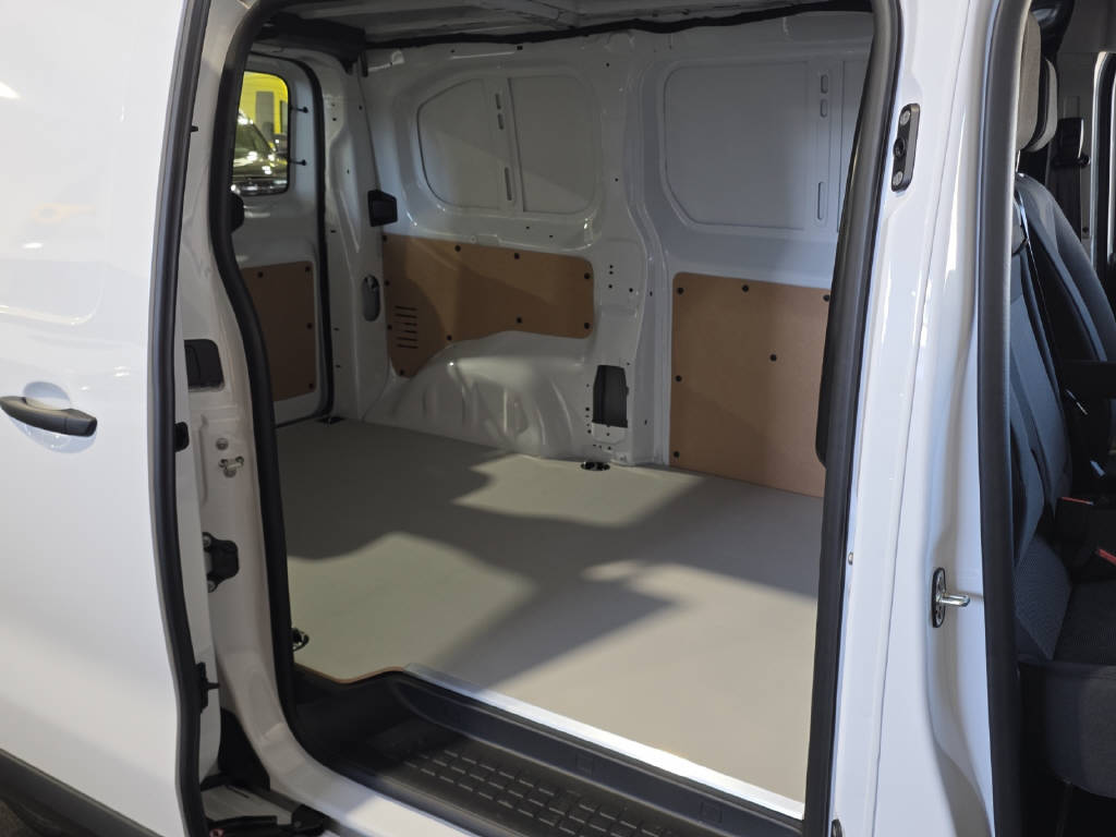 imho8269_2805776 vehicle image