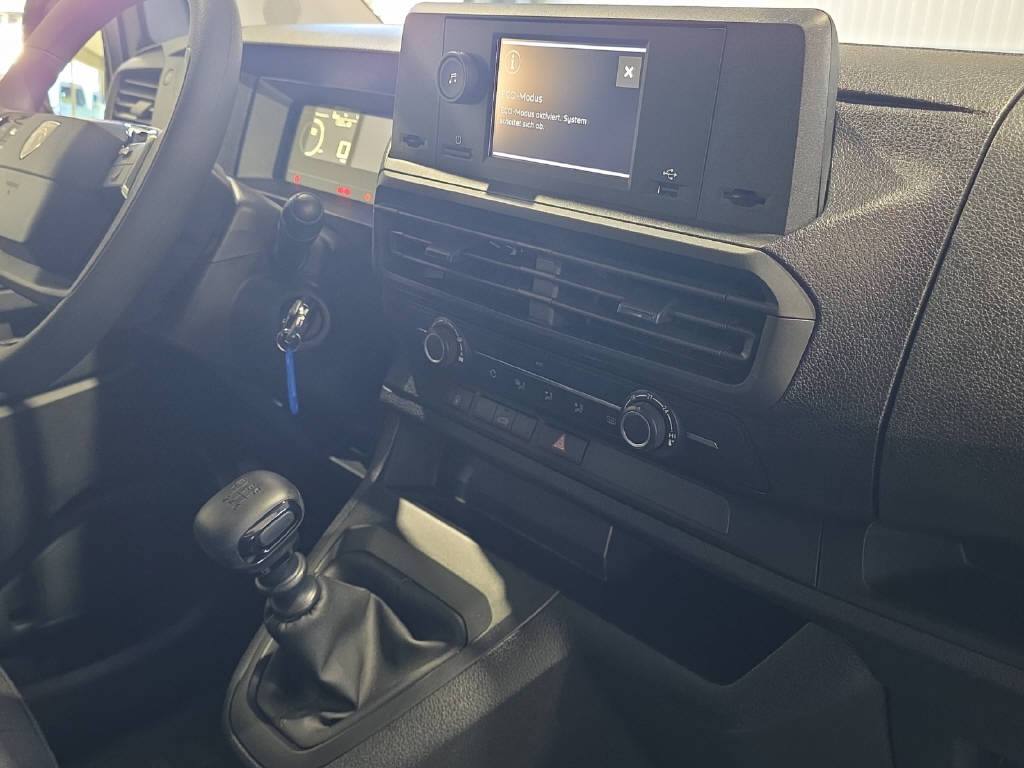 imho8269_2805777 vehicle image