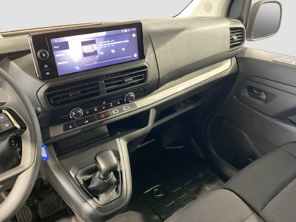 imho8269_2806338 vehicle image