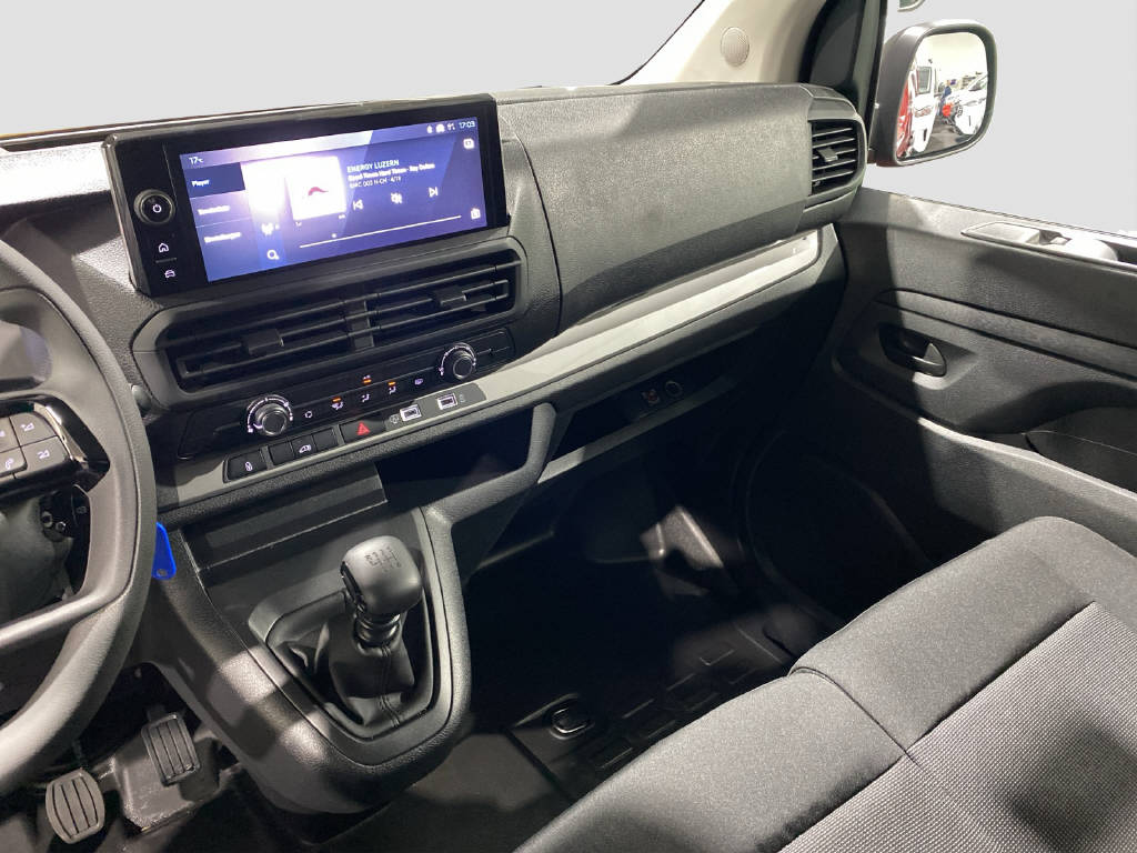 imho8269_2806340 vehicle image