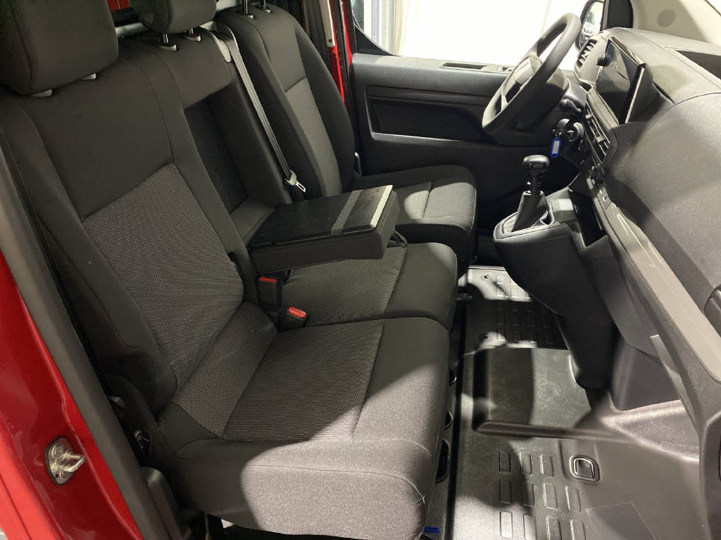 imho8269_2806340 vehicle image