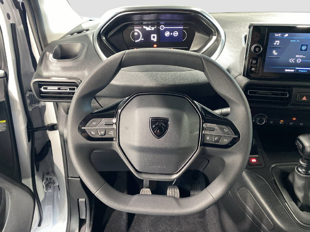 imho8269_2806341 vehicle image