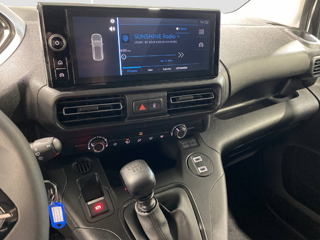 imho8269_2806341 vehicle image