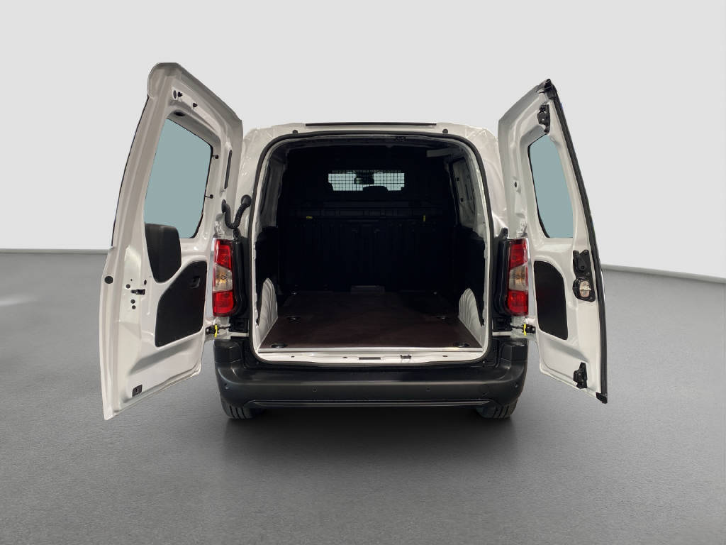 imho8269_2806341 vehicle image