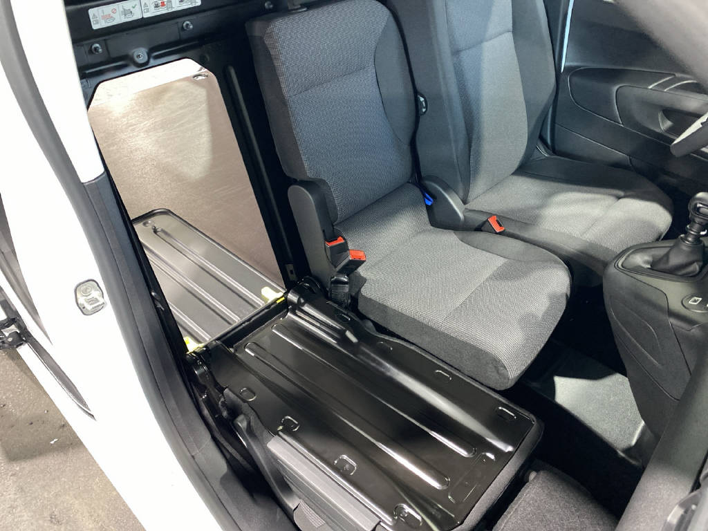 imho8269_2806341 vehicle image