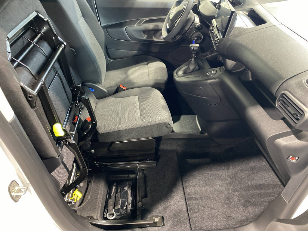 imho8269_2806341 vehicle image