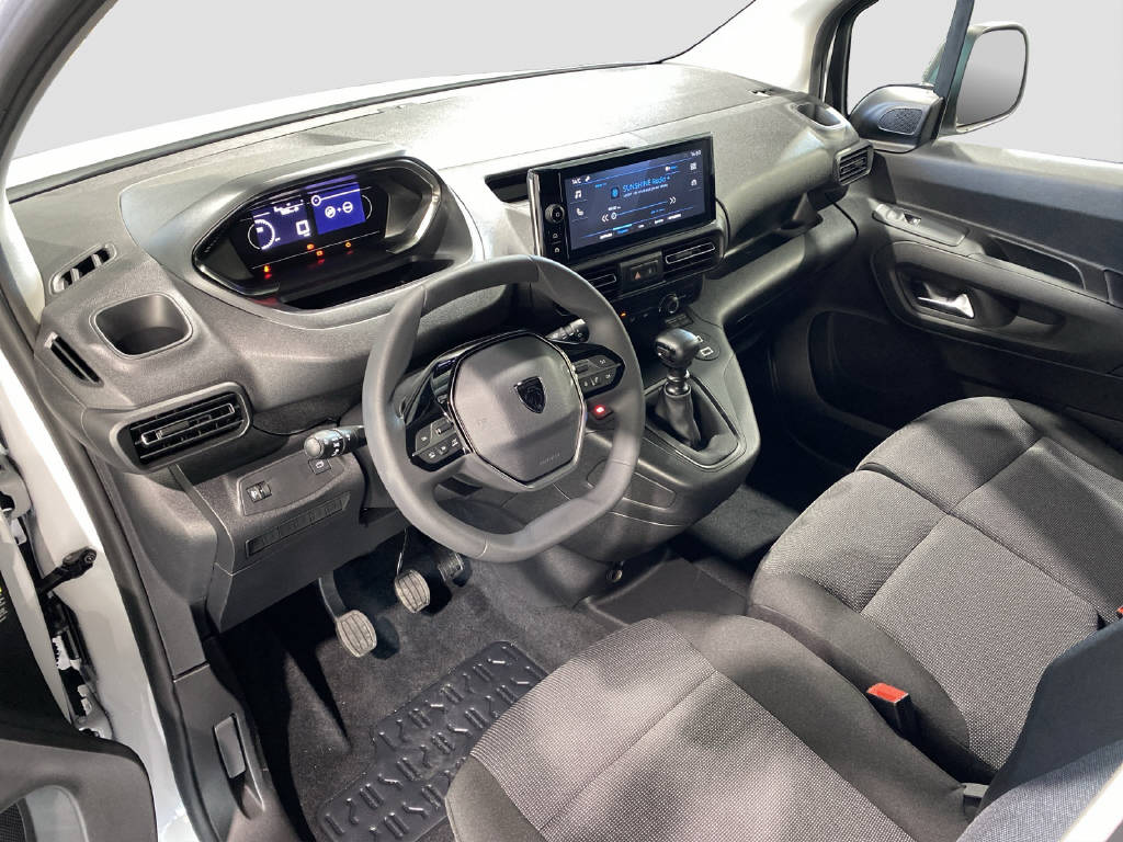 imho8269_2806341 vehicle image