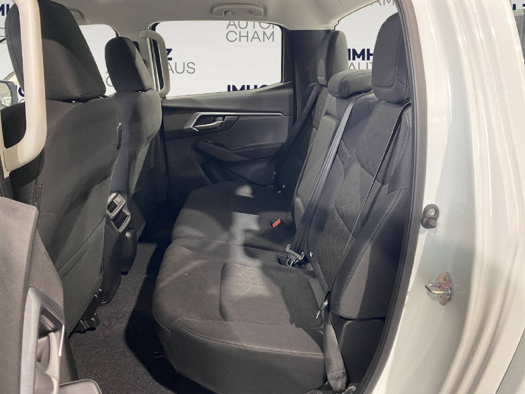 imho8269_2806342 vehicle image