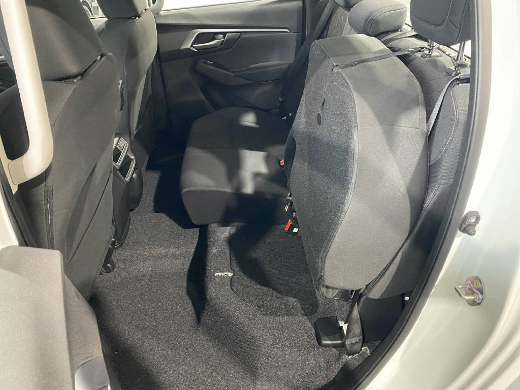 imho8269_2806342 vehicle image