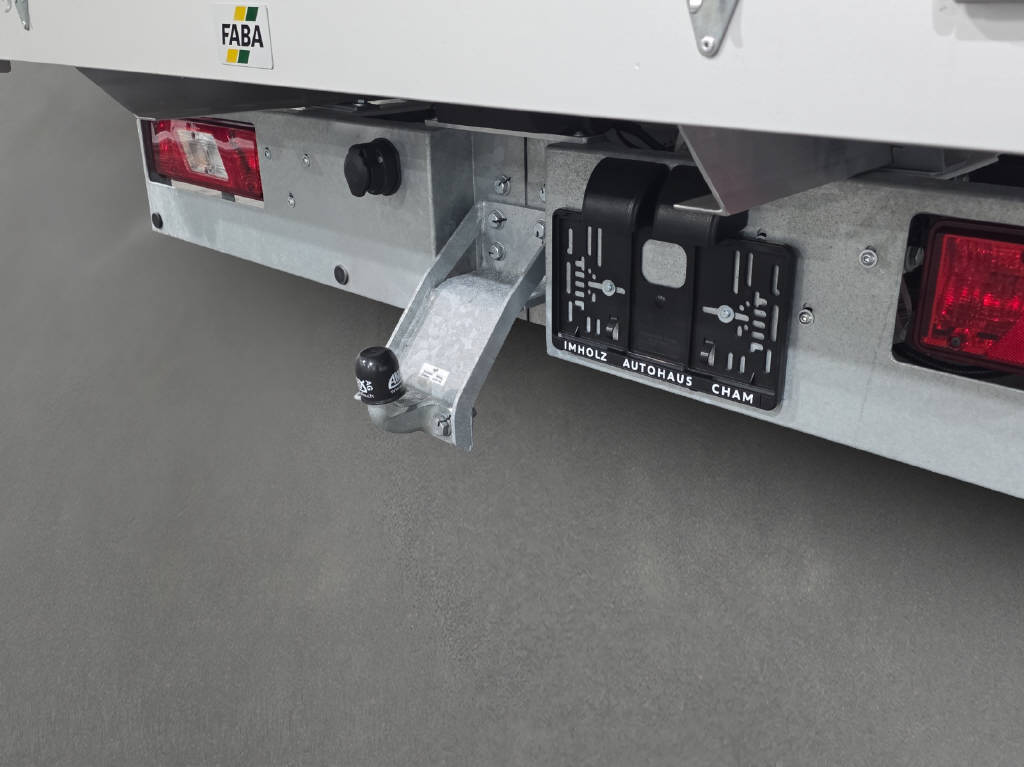 imho8269_2898829 vehicle image