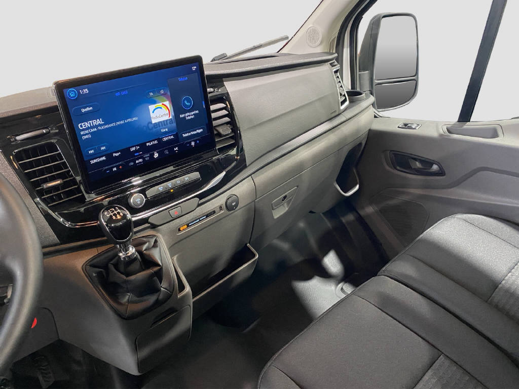 imho8269_2806343 vehicle image