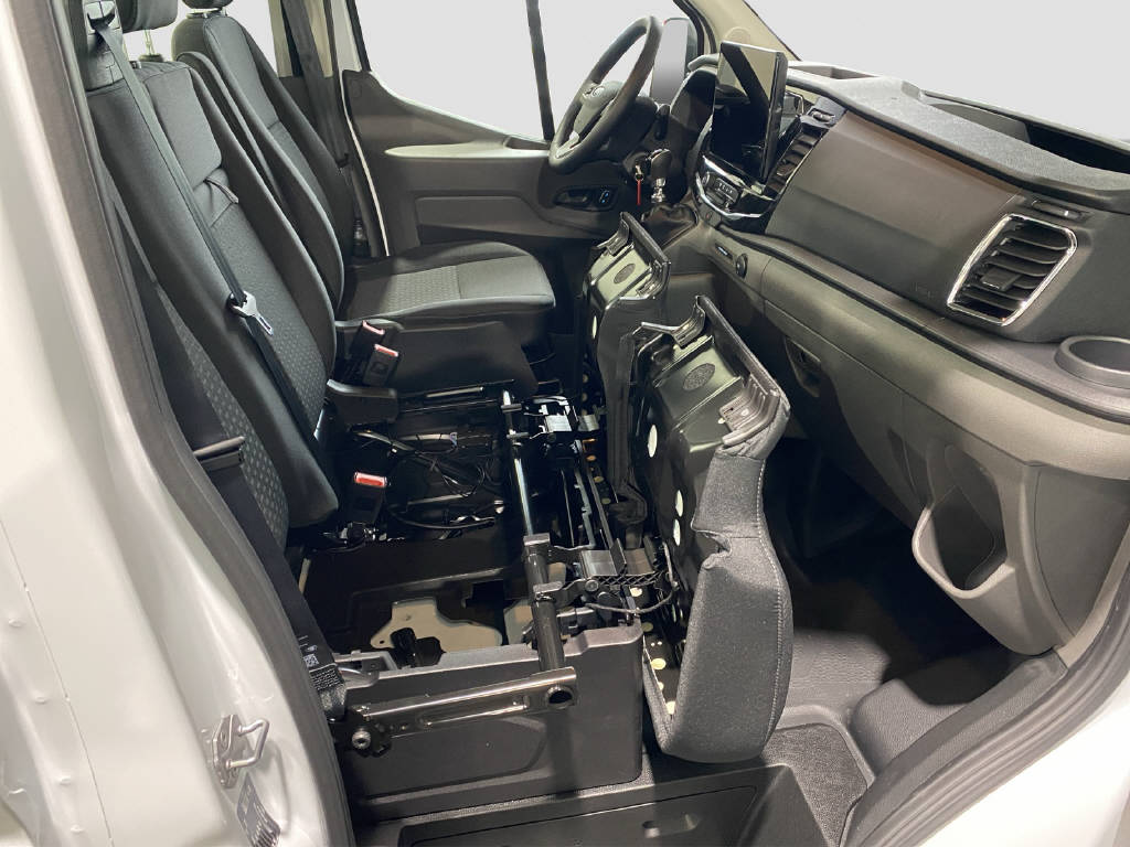 imho8269_2806343 vehicle image