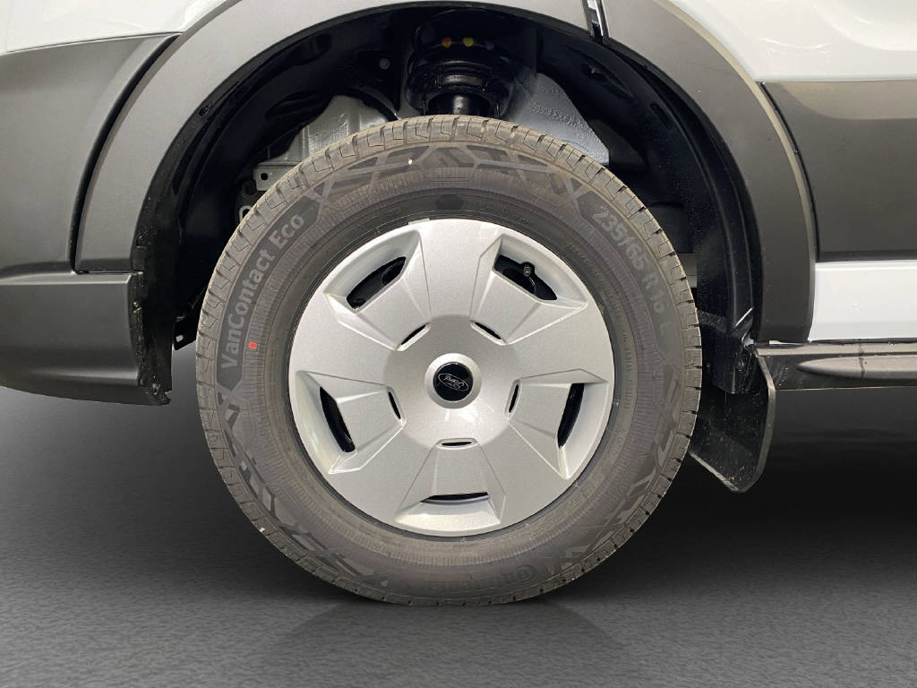 imho8269_2806343 vehicle image