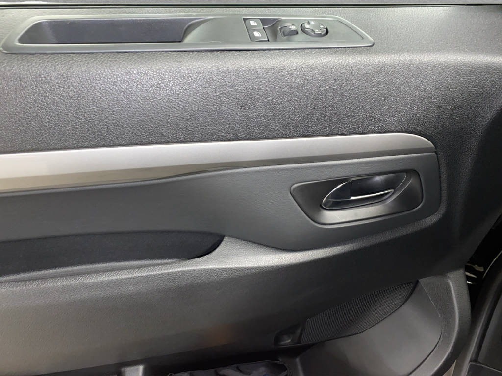 imho8269_2805784 vehicle image