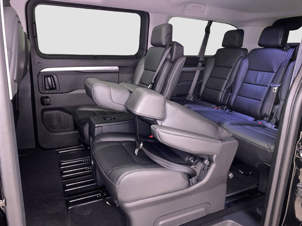 imho8269_2805784 vehicle image