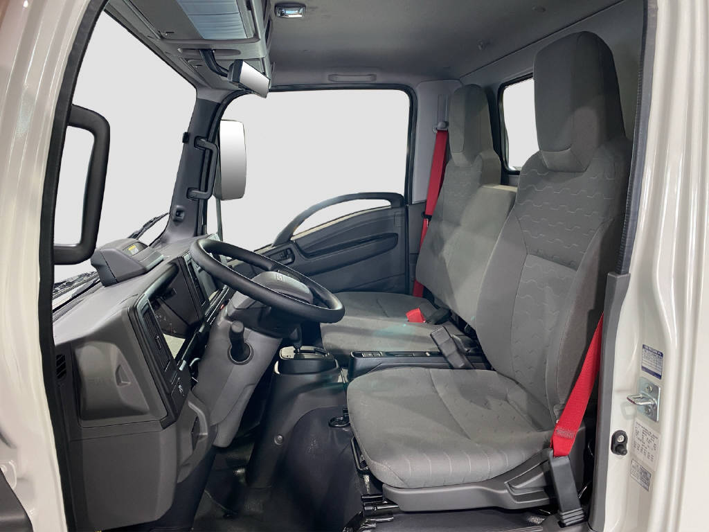 imho8269_2805785 vehicle image