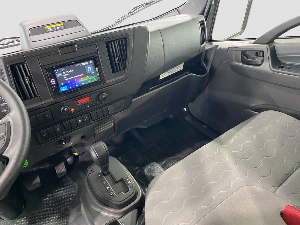 imho8269_2805785 vehicle image