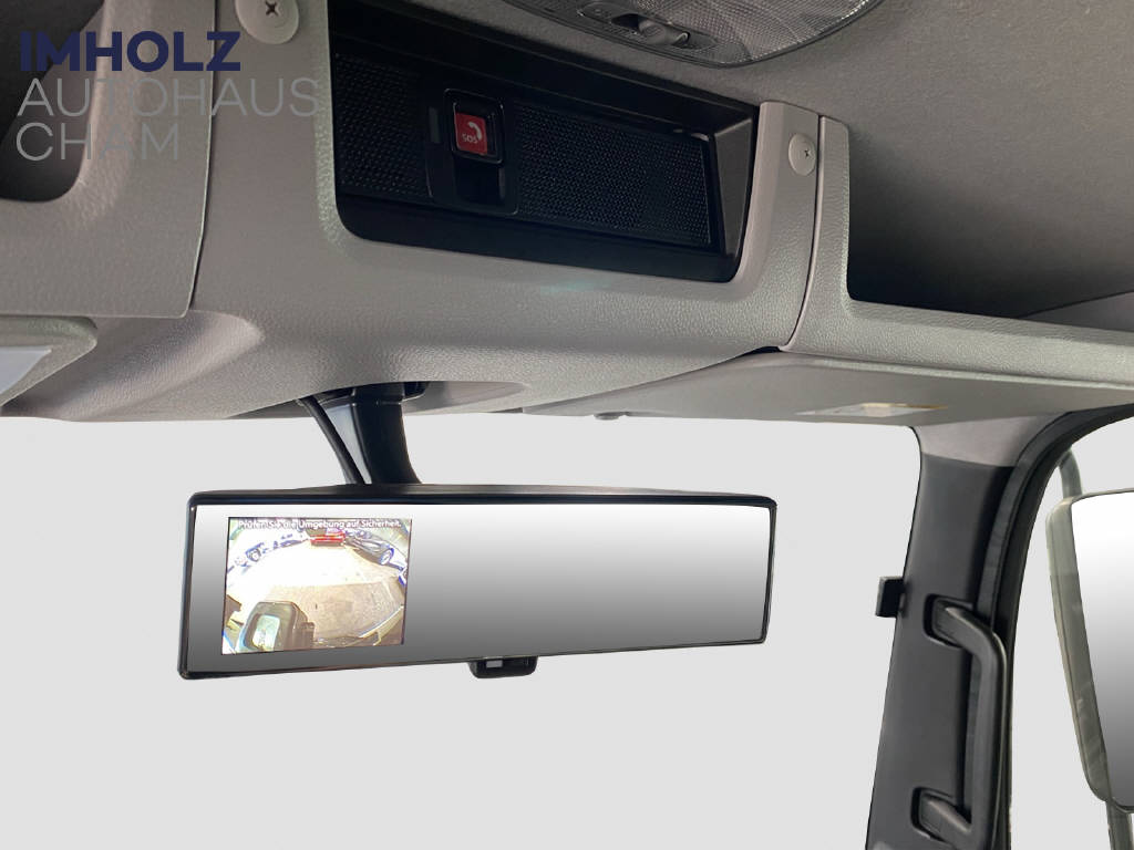 imho8269_2806346 vehicle image