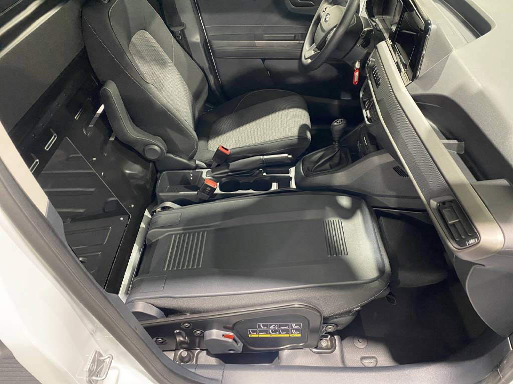 imho8269_2806349 vehicle image