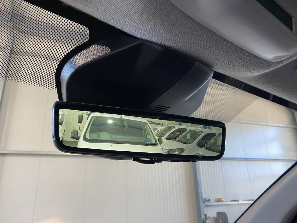 imho8269_2806350 vehicle image