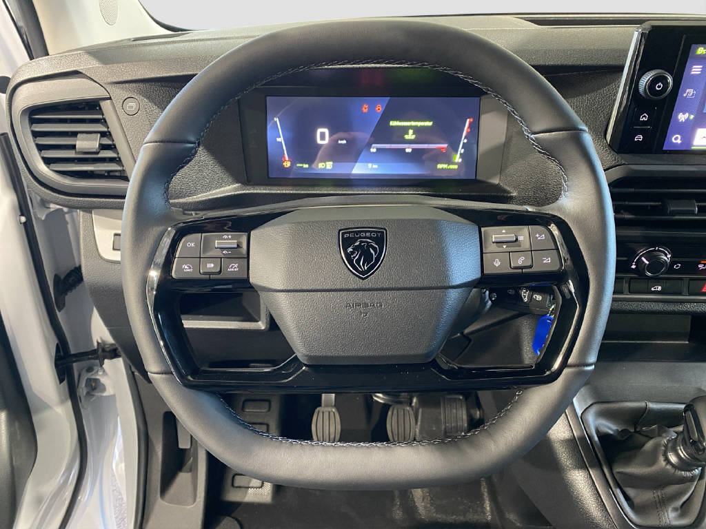 imho8269_2805791 vehicle image