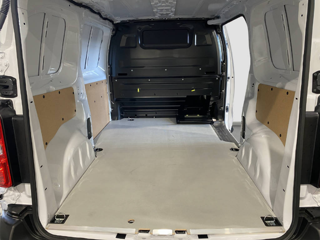 imho8269_2805791 vehicle image