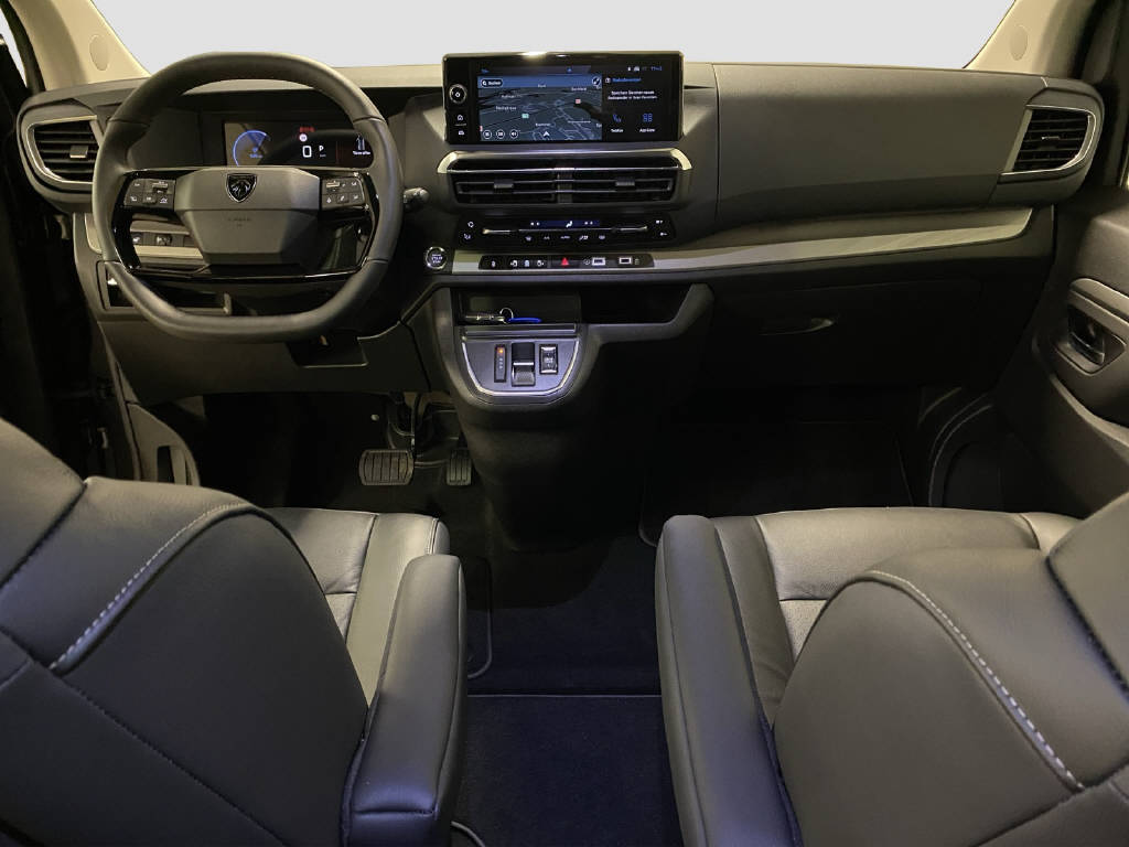 imho8269_2898832 vehicle image