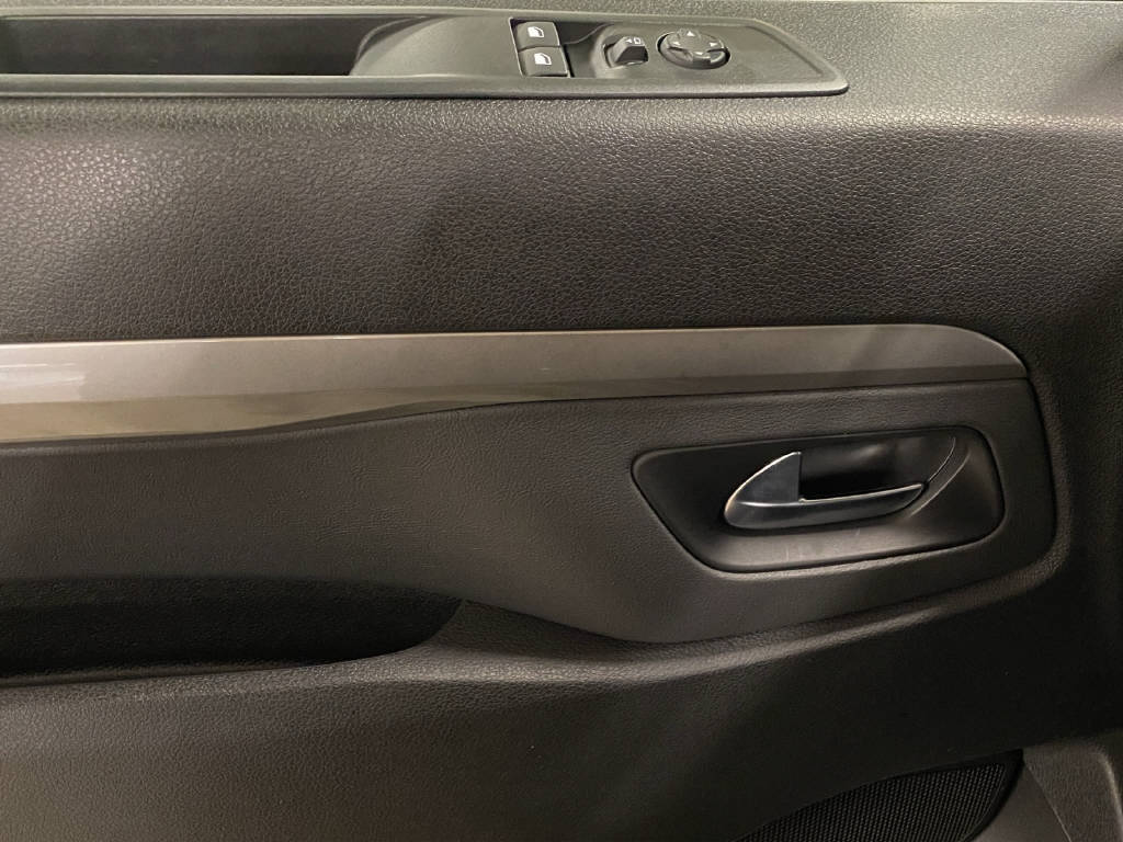 imho8269_2898832 vehicle image