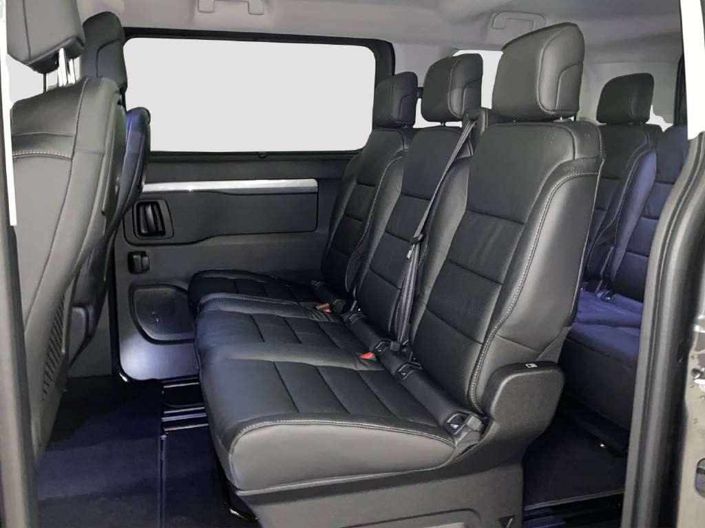 imho8269_2898832 vehicle image