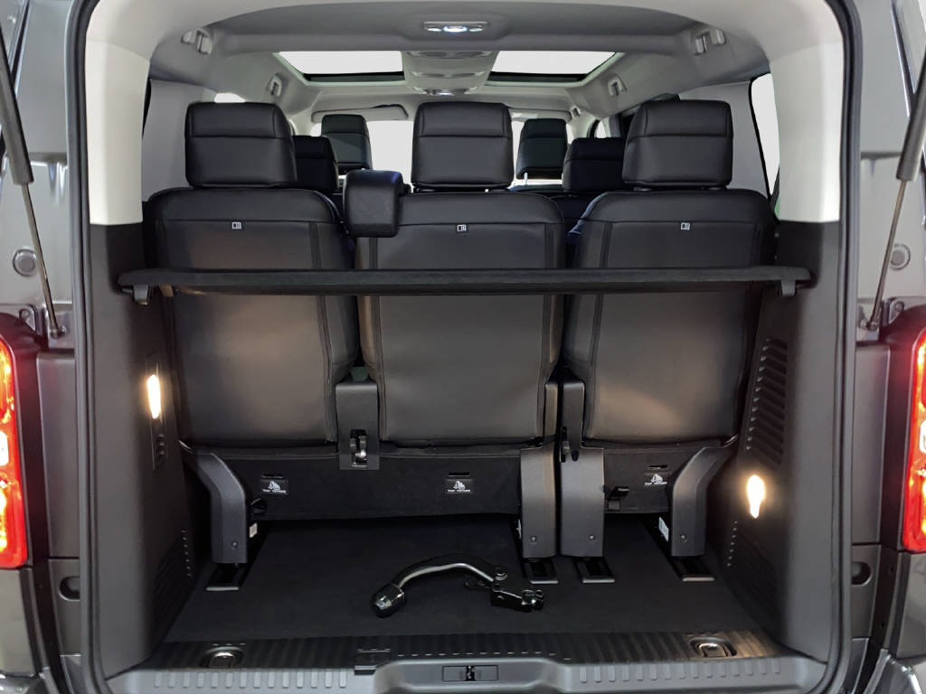 imho8269_2898832 vehicle image