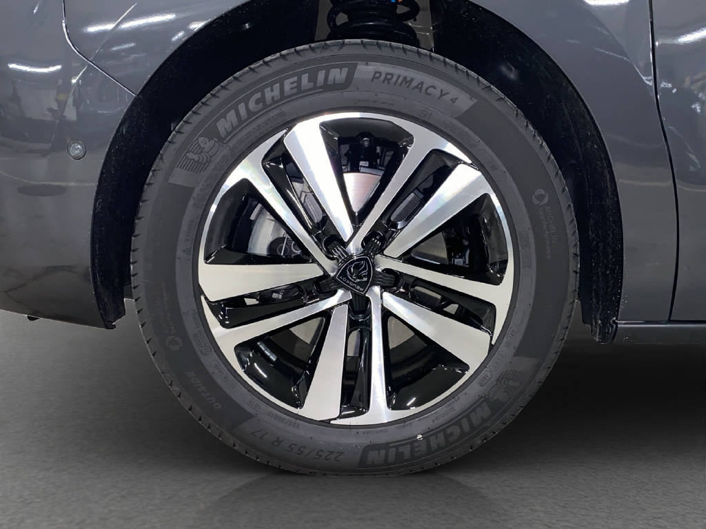 imho8269_2898832 vehicle image