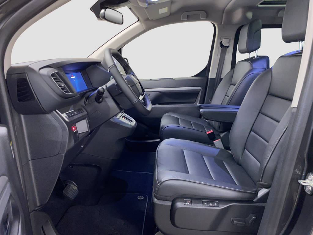 imho8269_2898832 vehicle image