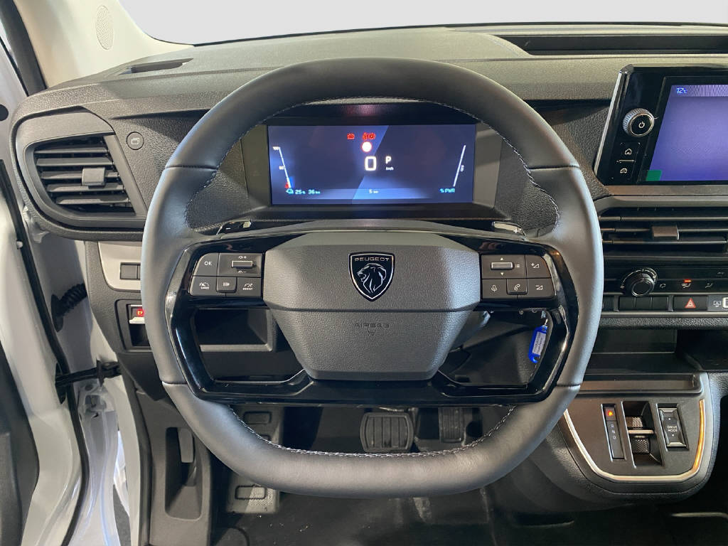 imho8269_2898833 vehicle image