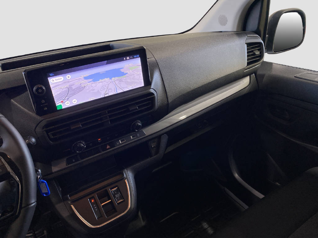 imho8269_2898833 vehicle image