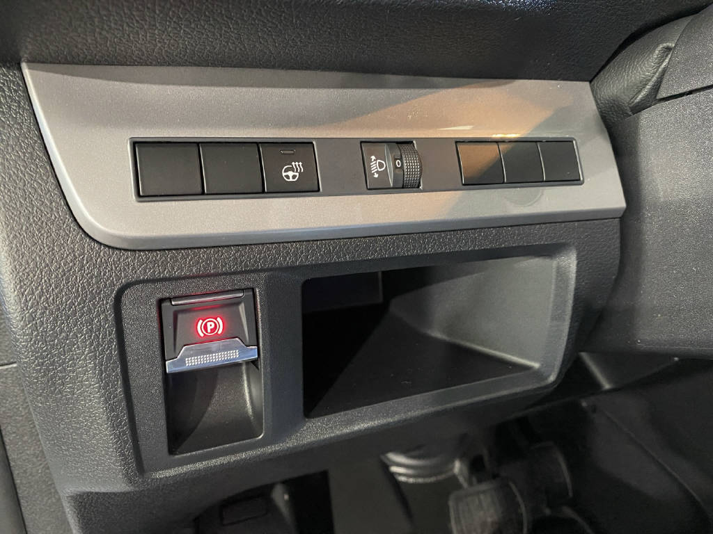 imho8269_2898833 vehicle image