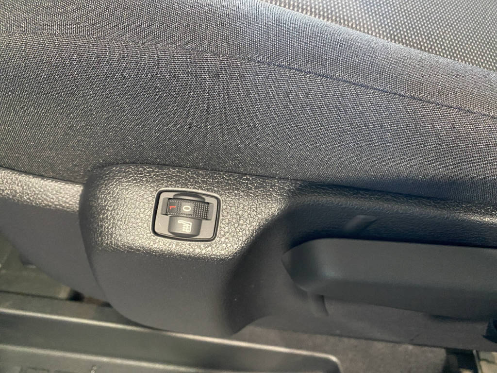 imho8269_2898833 vehicle image